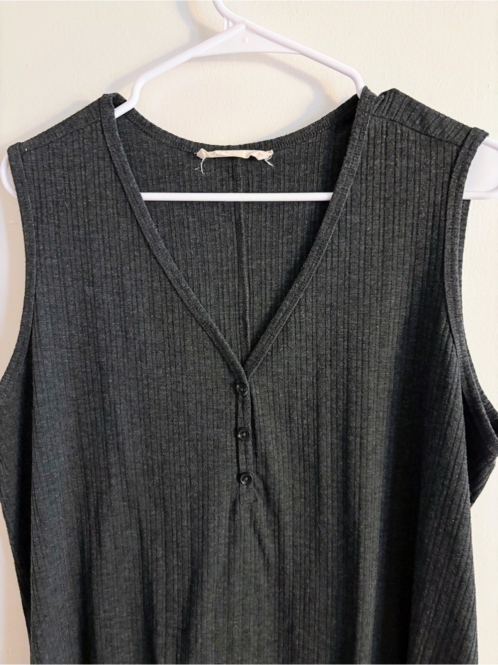 Sleeveless Ribbed V-Neck Tank Top - Charcoal